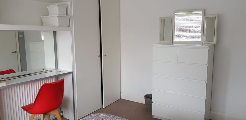 Room Cradley Road in Greater London
