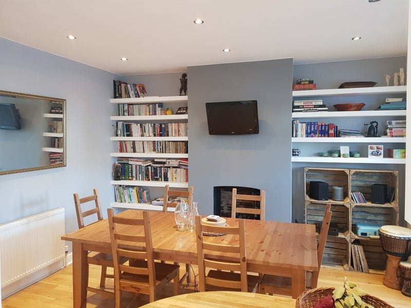 Room Cradley Road in Greater London