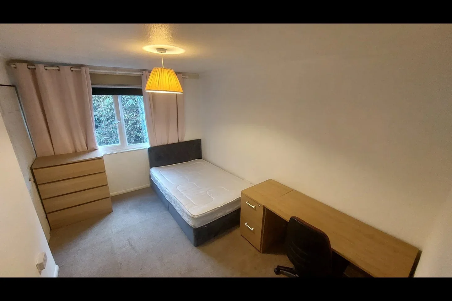 Room Starle Close in Canterbury