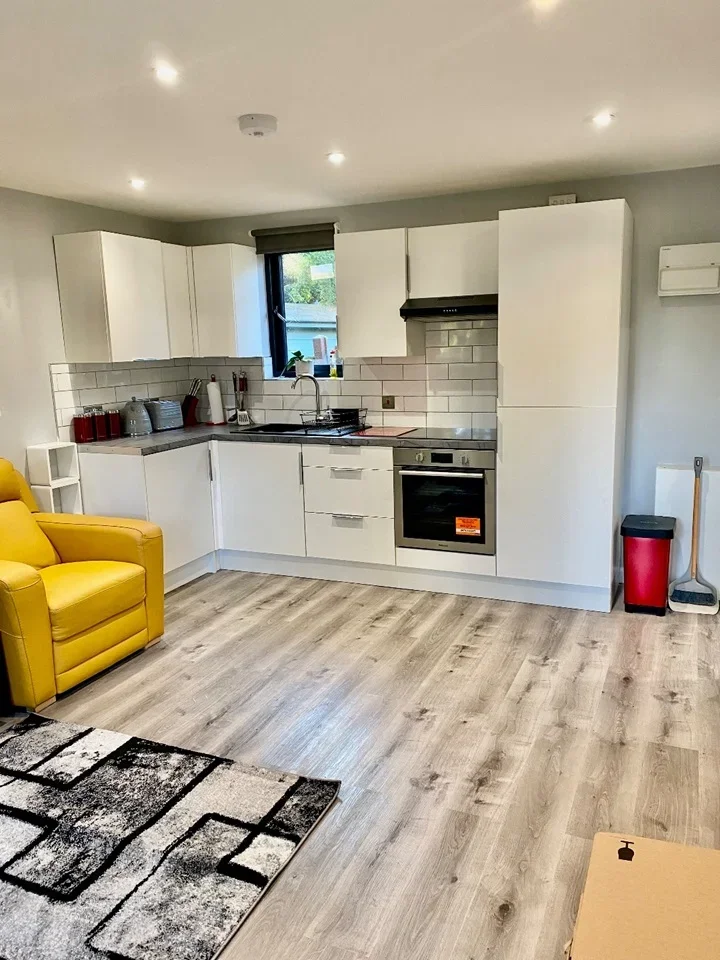 Flat Firhill Road in Greater London