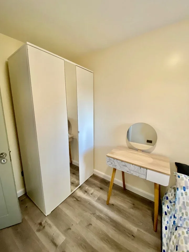 Flat Firhill Road in Greater London