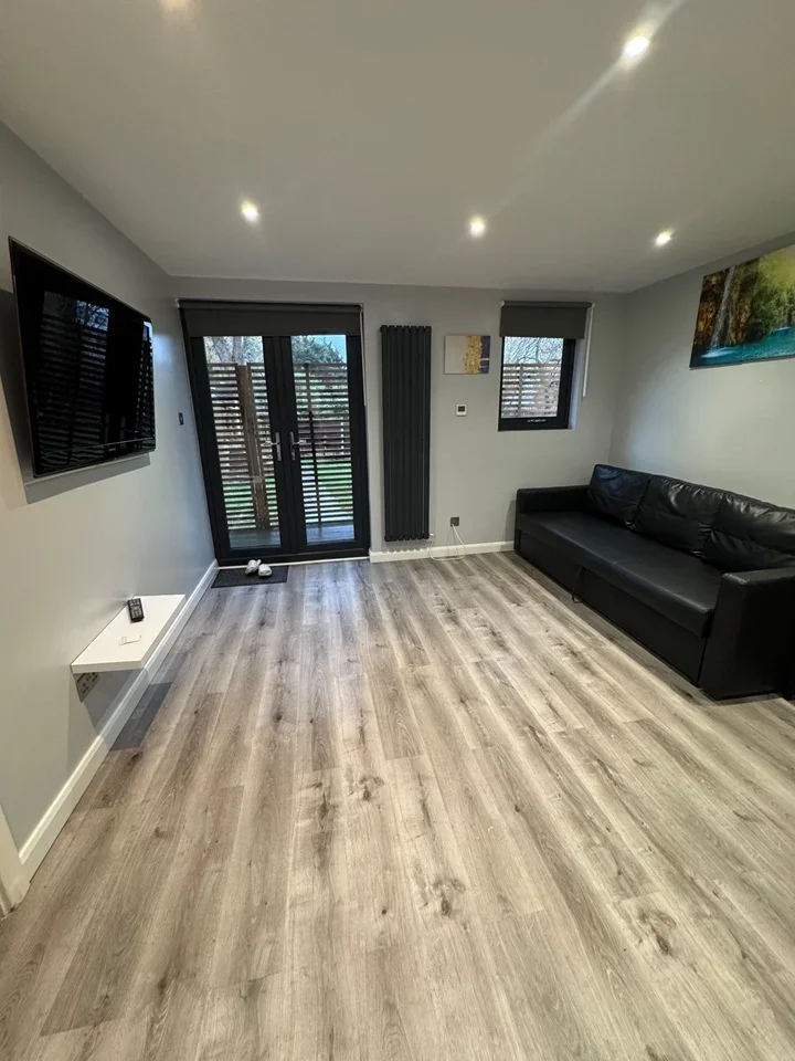 Flat Firhill Road in Greater London