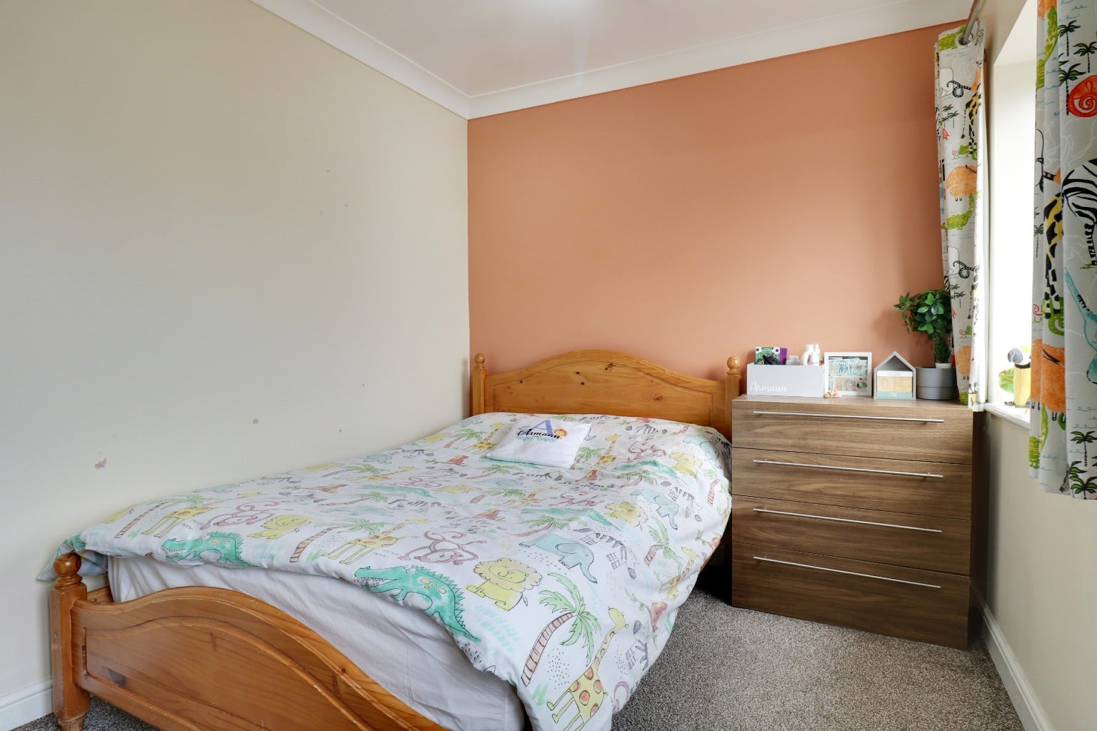 House Axminster Crescent in Greater London