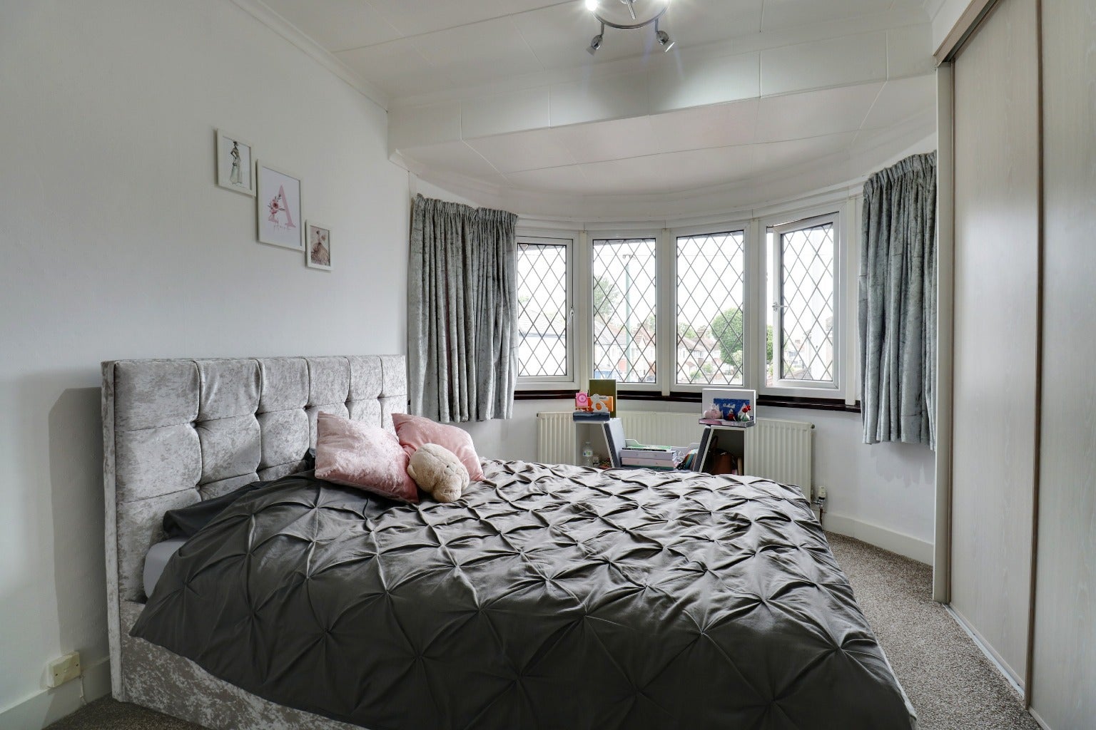 House Axminster Crescent in Greater London