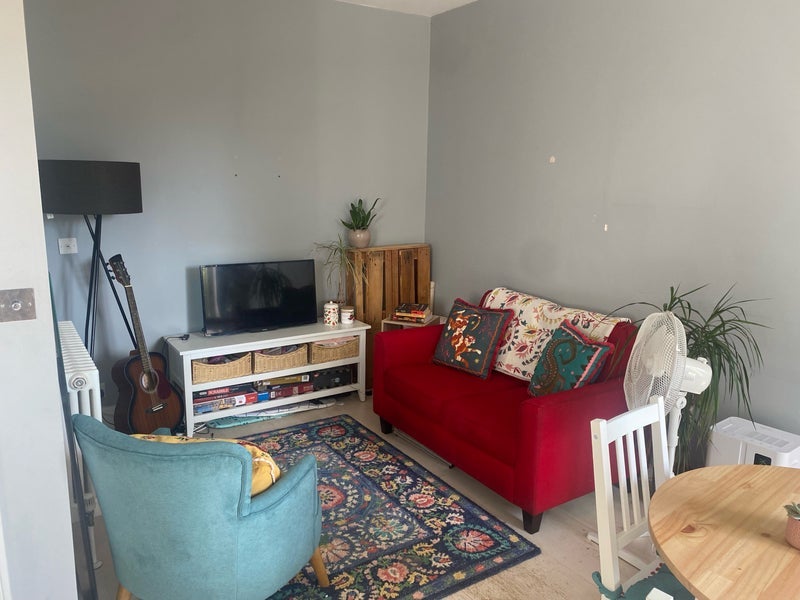 Room Stanton Road in Greater London