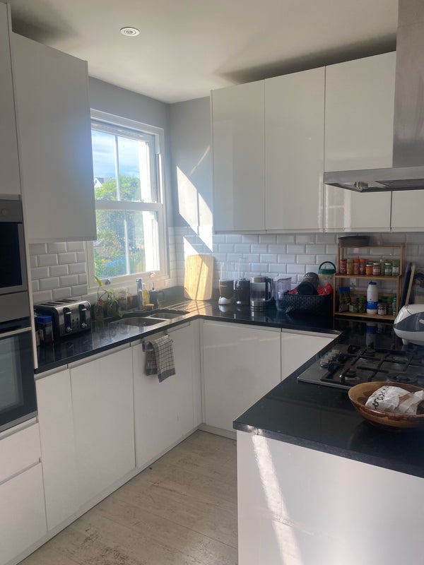 Room Stanton Road in Greater London