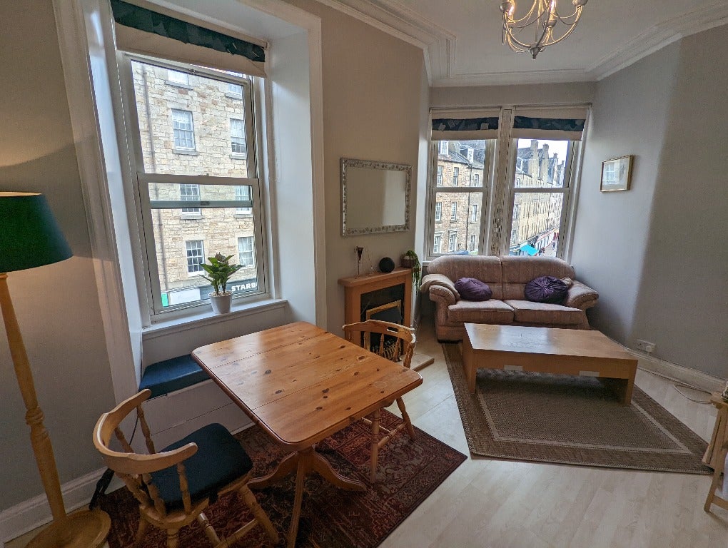 Flat Nicolson Street in City of Edinburgh