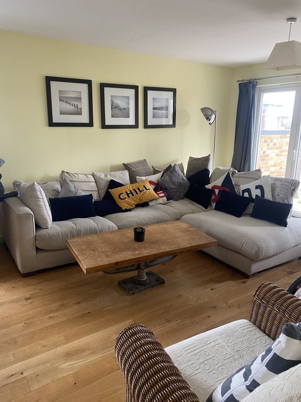 Room Broomhill Way in Poole