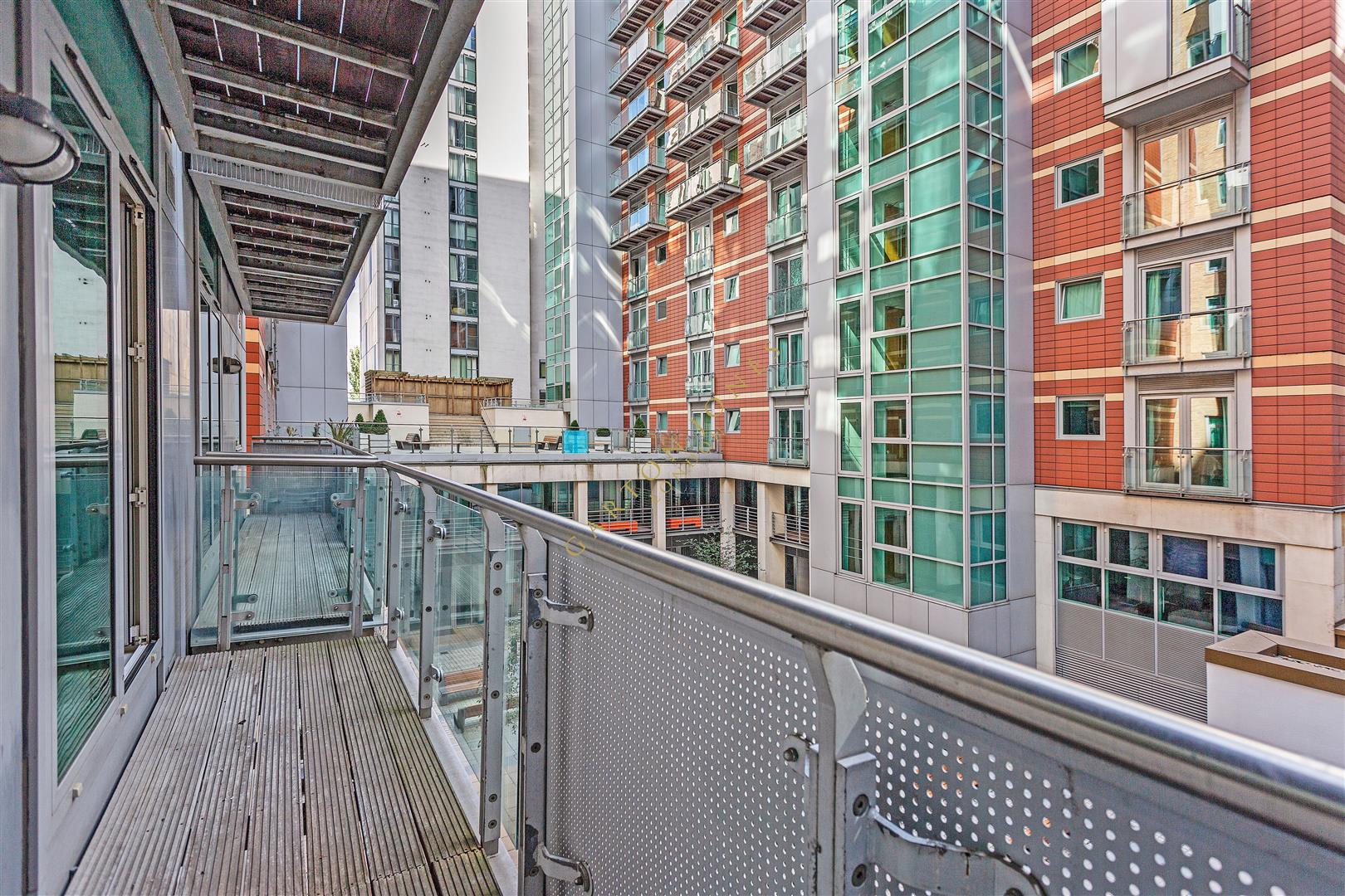 Flat Albert Embankment in Greater London