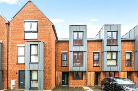 Flat Highfield Avenue in Newbury