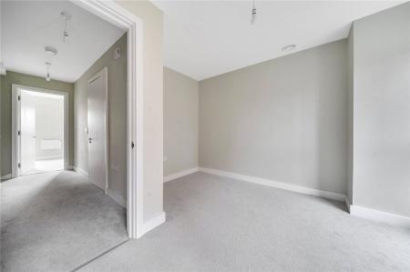 Flat Highfield Avenue in Newbury