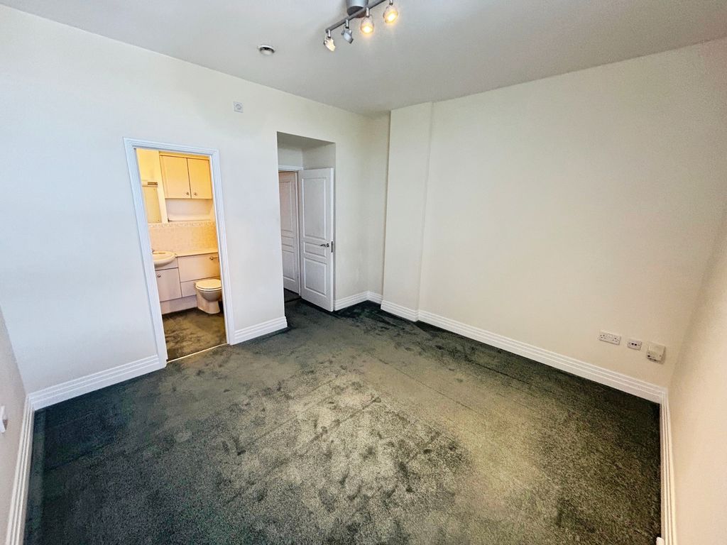 Flat The Oval in Woolsington