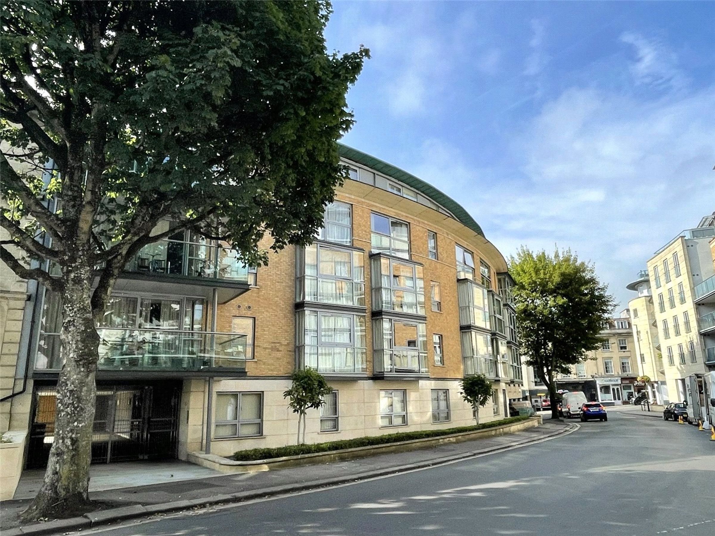 Flat Merchants Road in Bristol