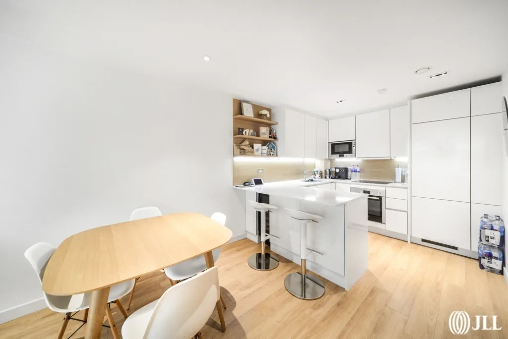 Flat Devan Grove in Greater London