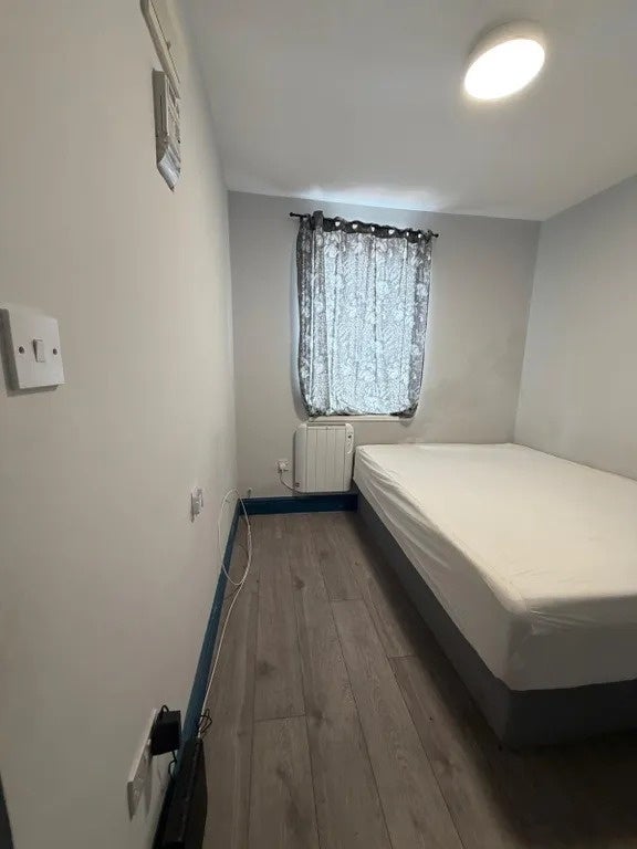 Room Gray's Road in Slough