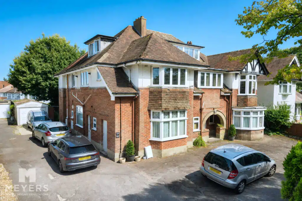 Flat Wentworth Avenue in Bournemouth