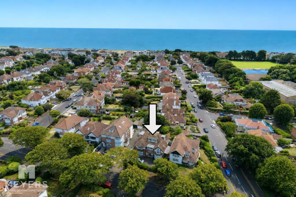 Flat Wentworth Avenue in Bournemouth