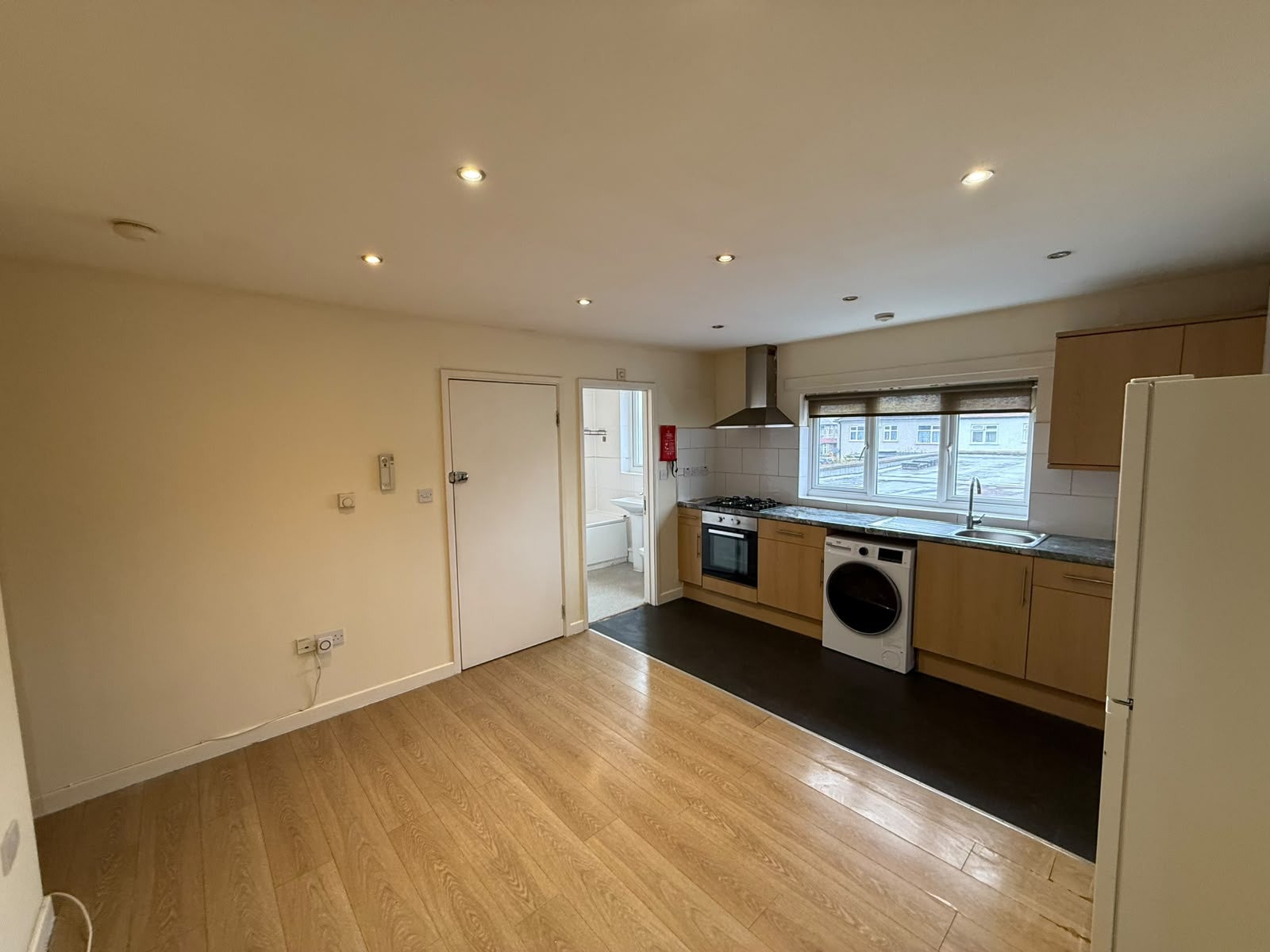 Flat Green Lane in Greater London