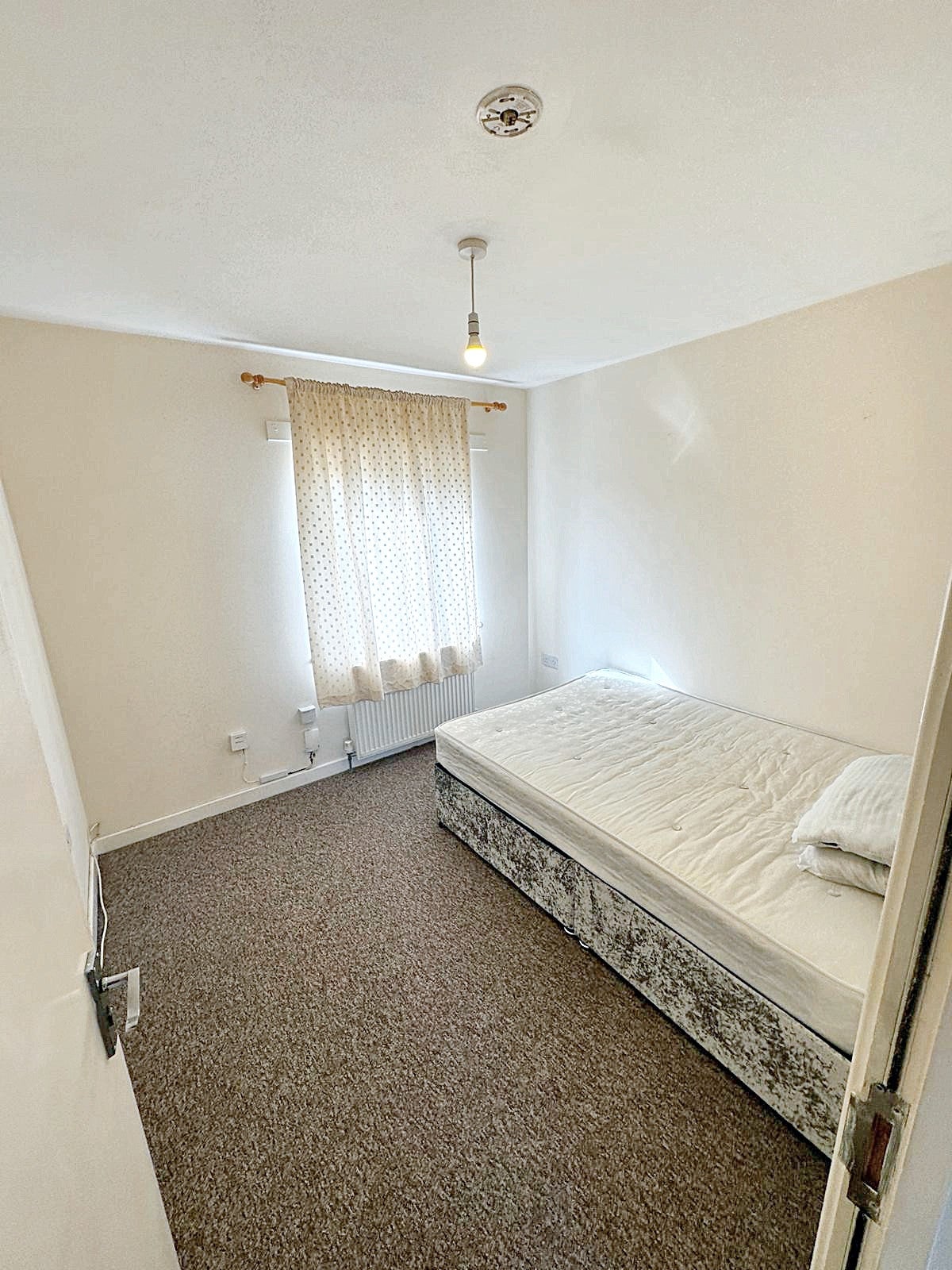 Flat Green Lane in Greater London