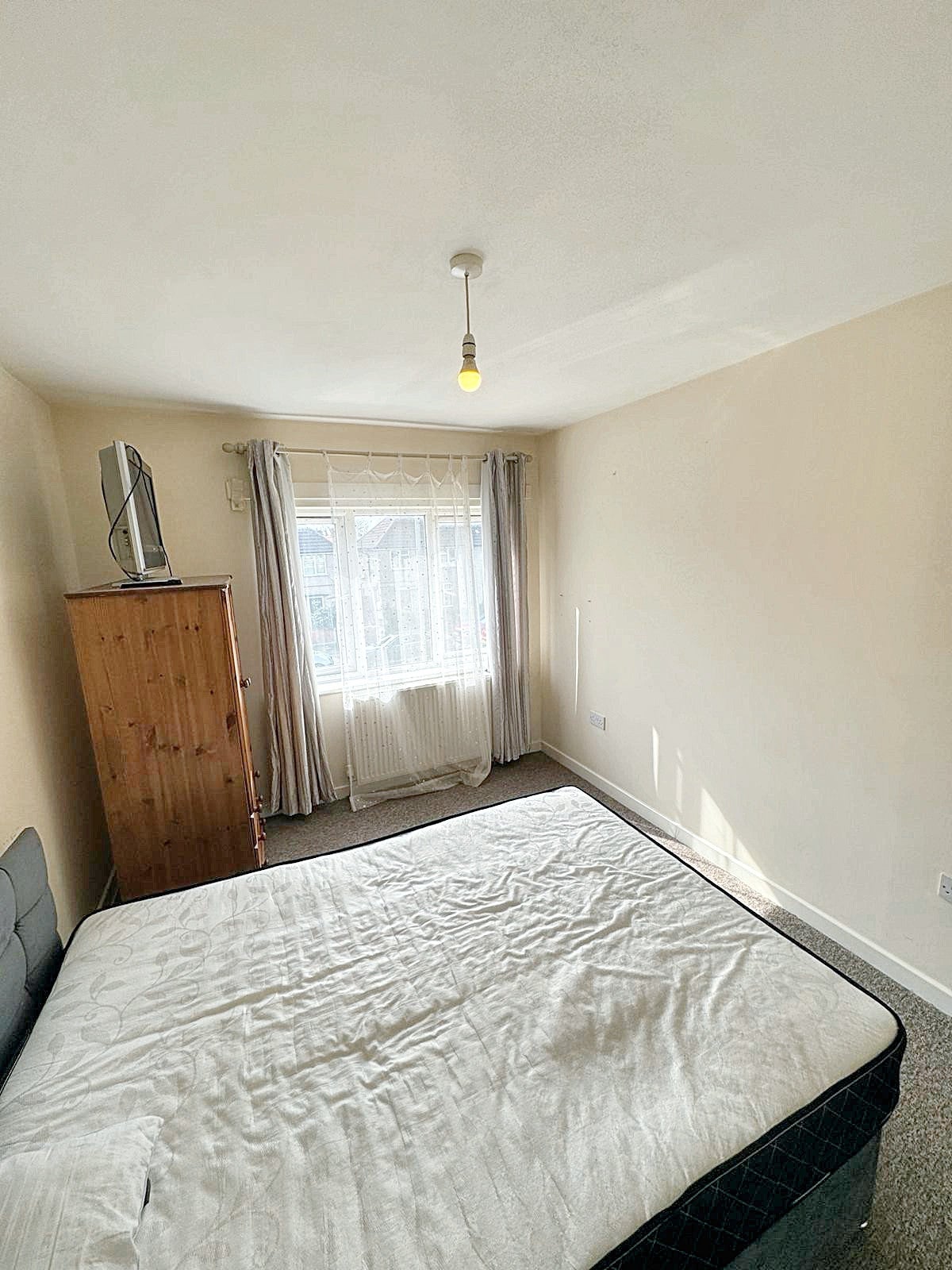 Flat Green Lane in Greater London