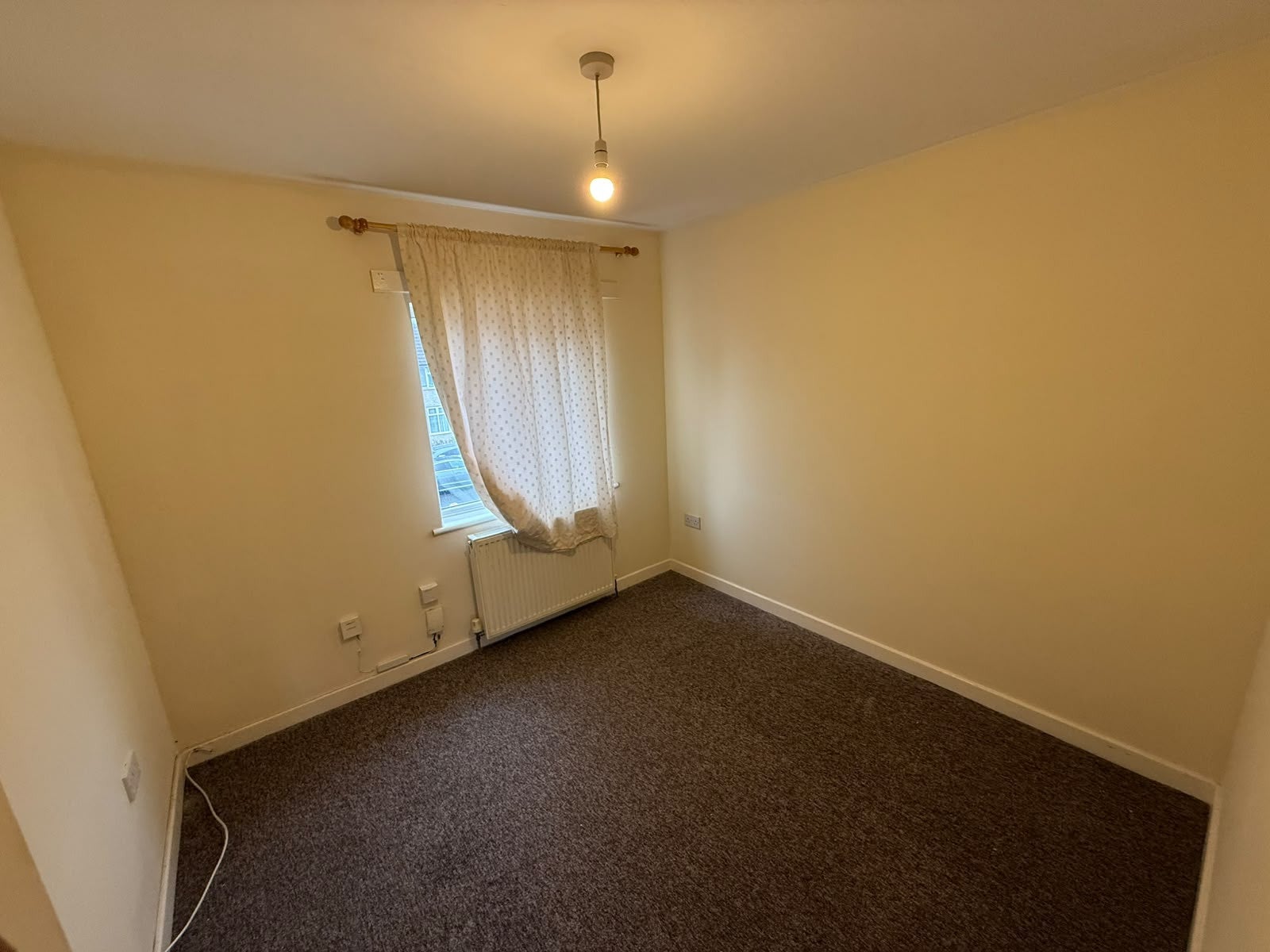 Flat Green Lane in Greater London