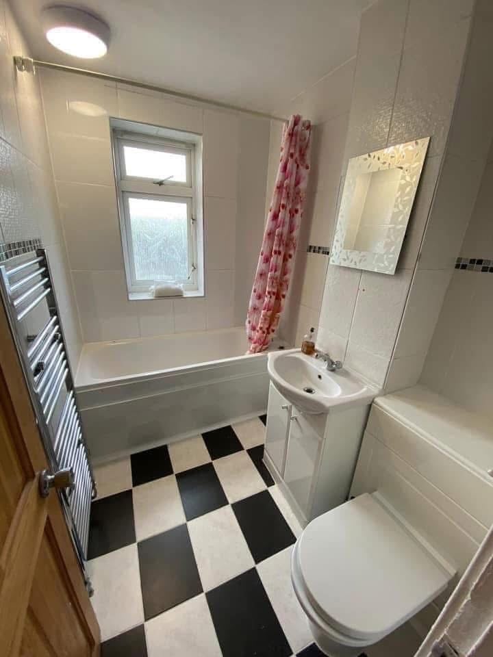 Room Ellsworth Street in Greater London