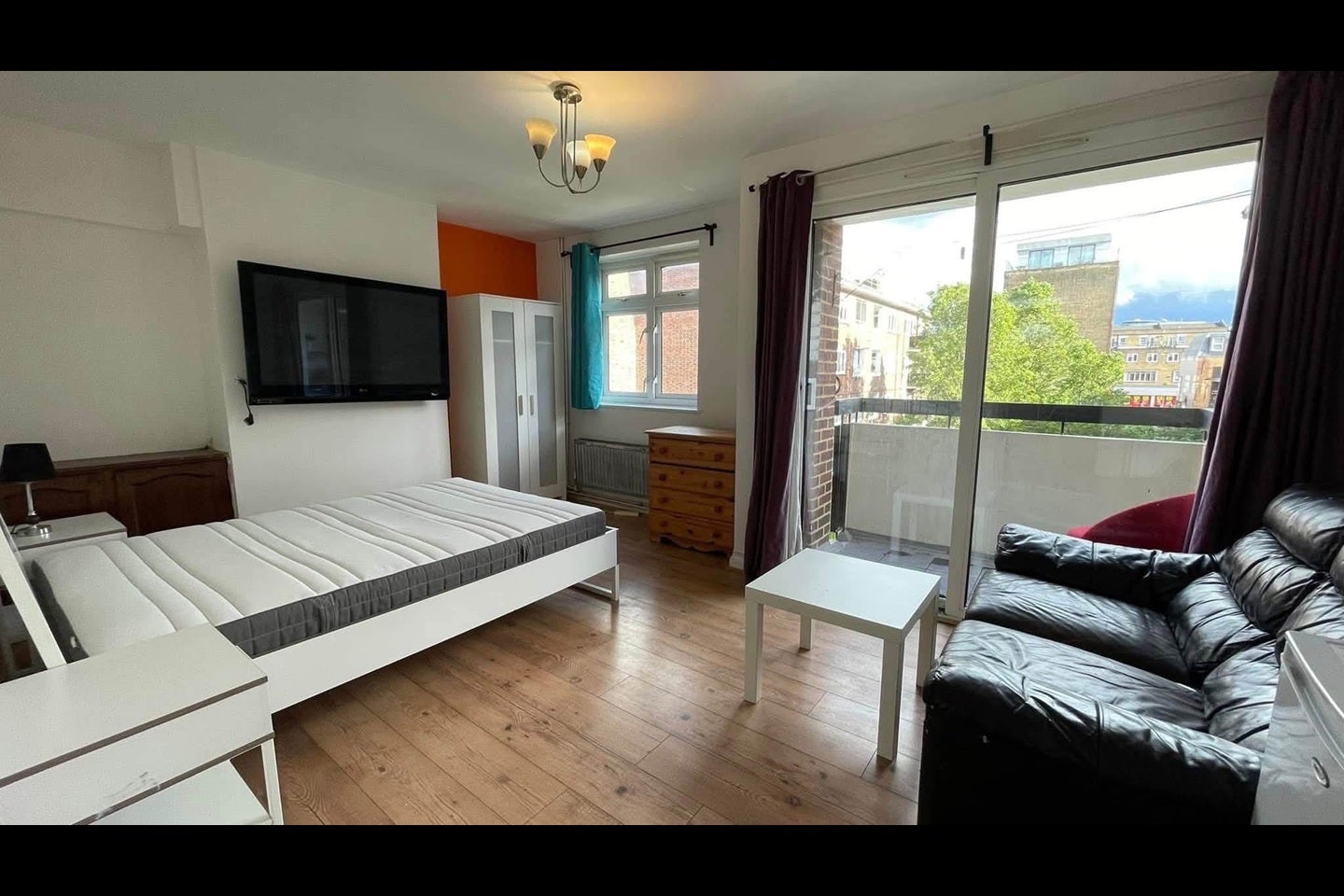 Room Ellsworth Street in Greater London
