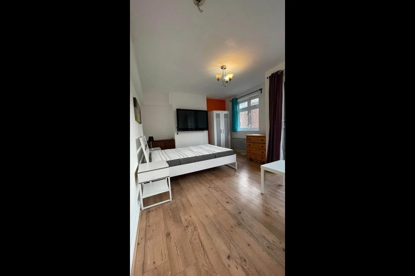 Room Ellsworth Street in Greater London
