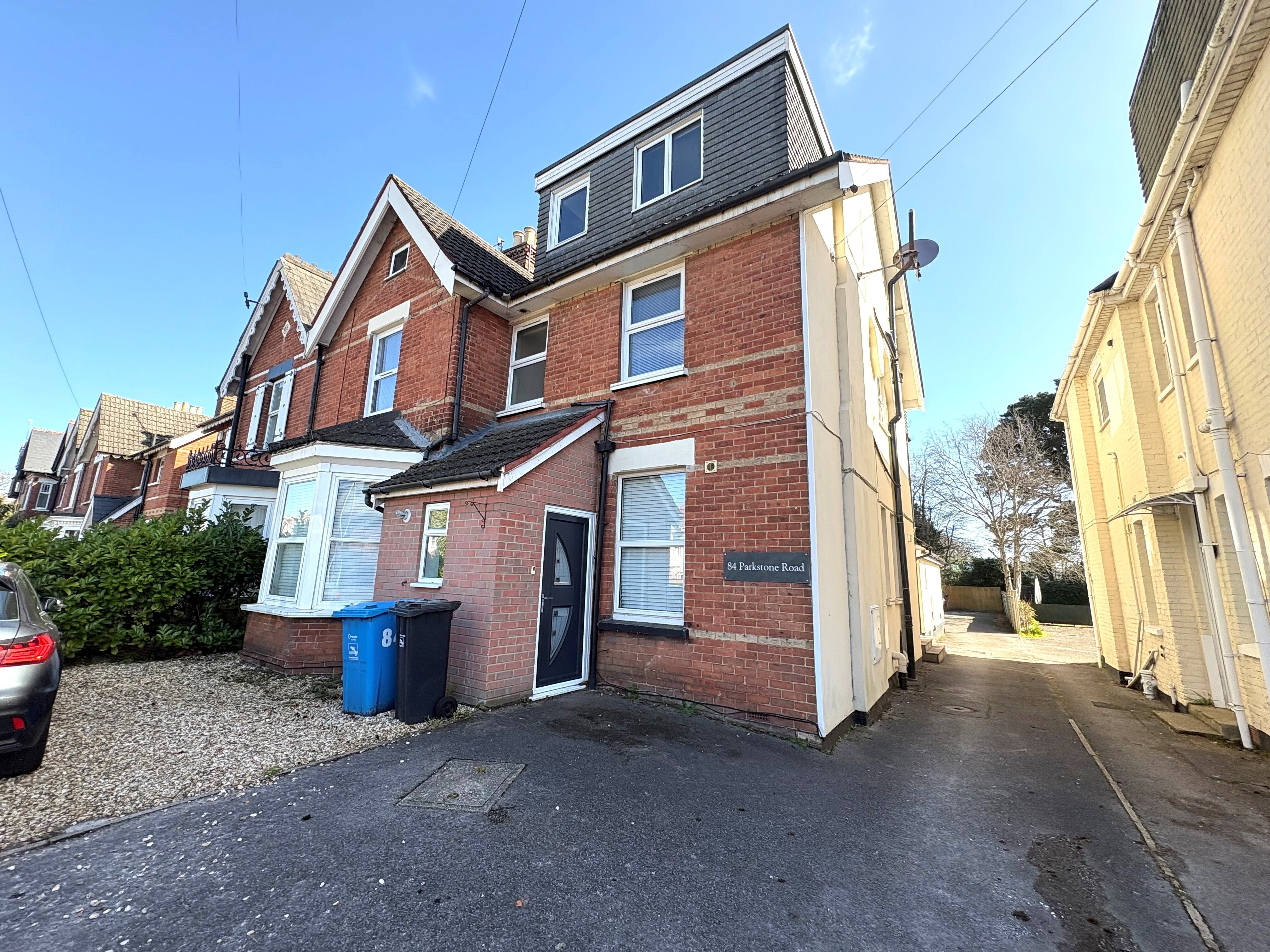 Flat Parkstone Road in Poole