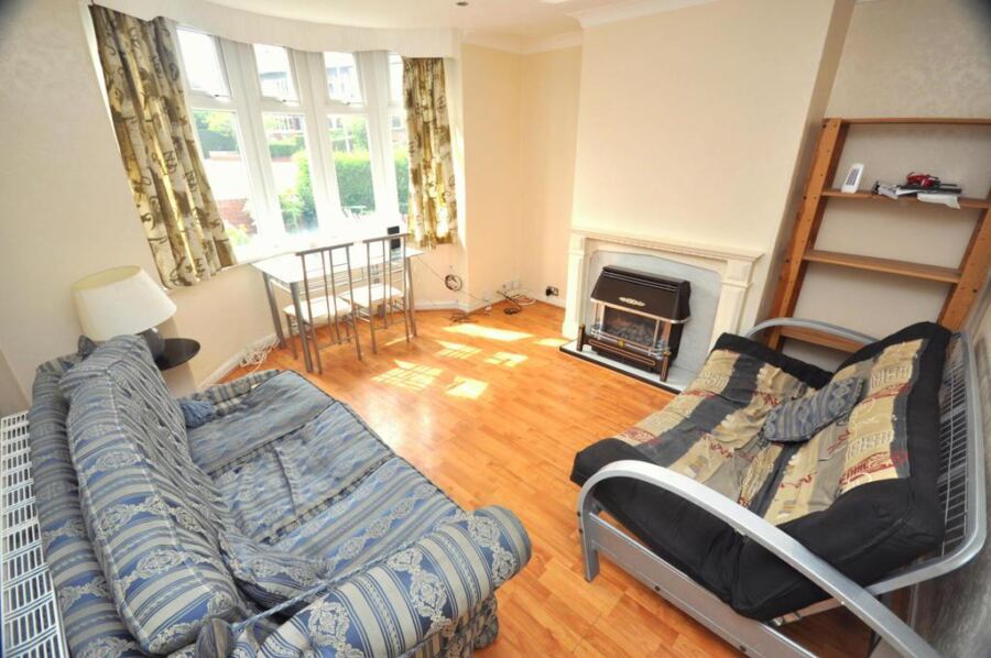 Flat Kirkstall Lane in Leeds