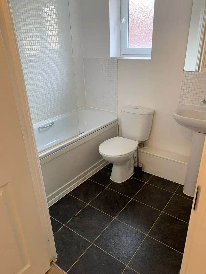Room Provost Way in Greater London