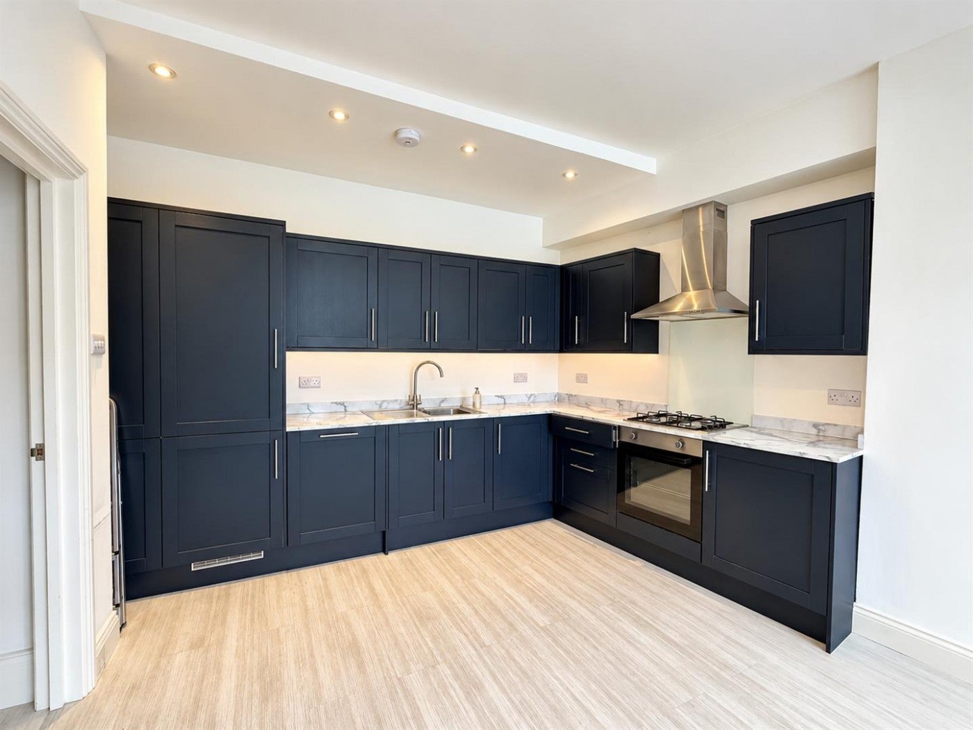 Flat Lyncroft Gardens in Greater London