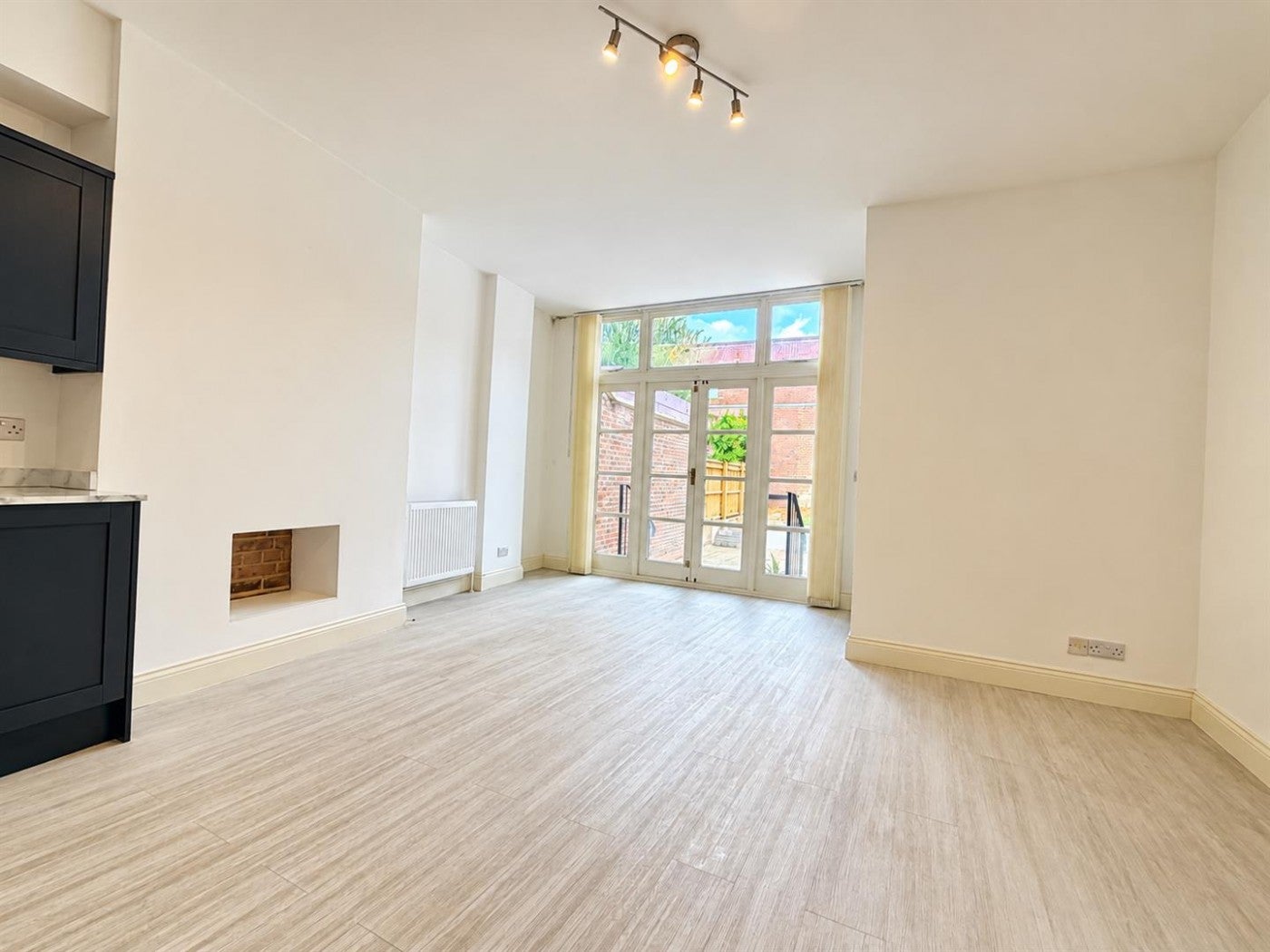 Flat Lyncroft Gardens in Greater London