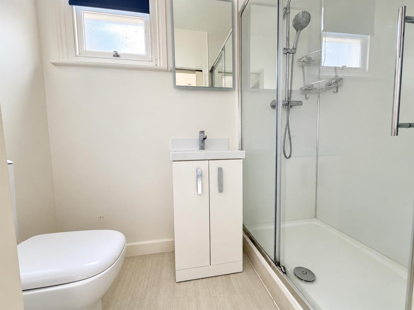 Flat Lyncroft Gardens in Greater London