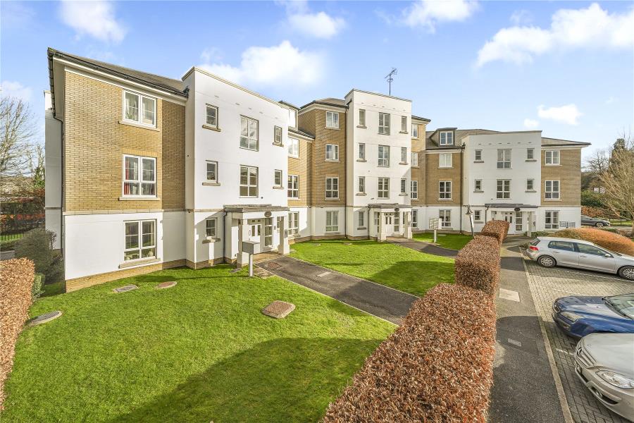 Flat Tudor Way in Woking