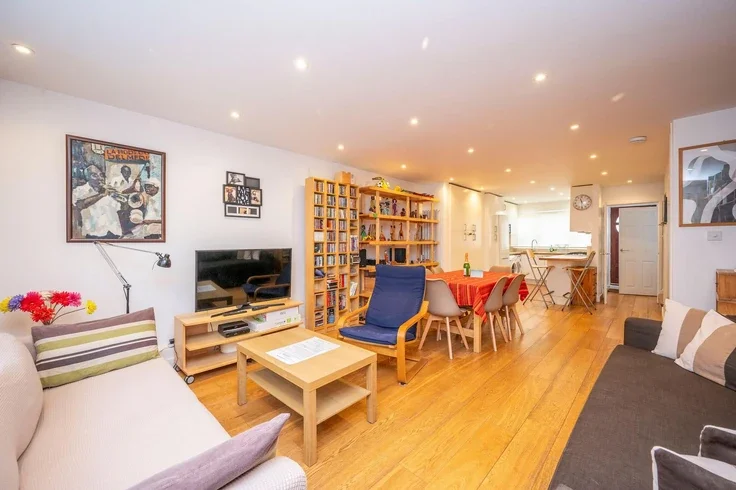 House Brecknock Road in Greater London