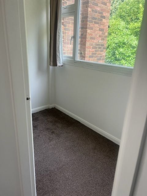 Flat Renters Avenue in Greater London