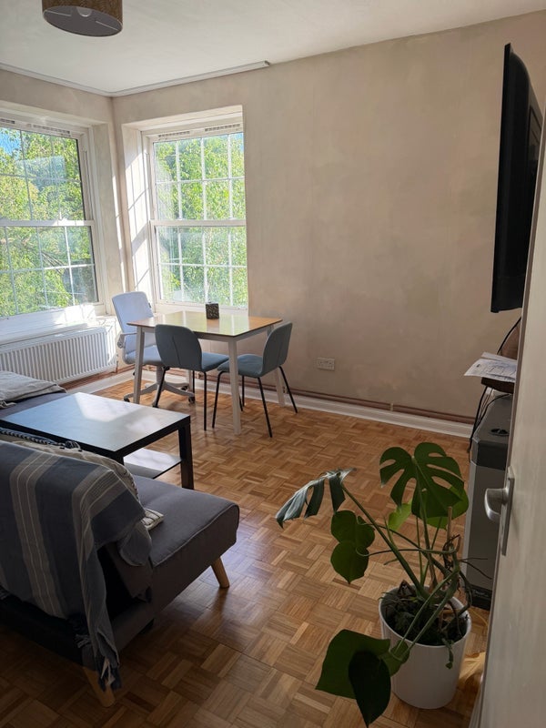 Room Rockingham Street in Greater London