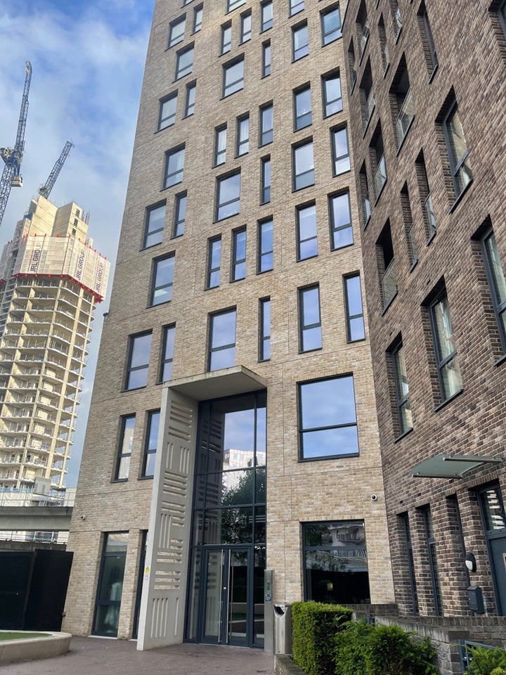 Flat Williamsburg Plaza in Greater London