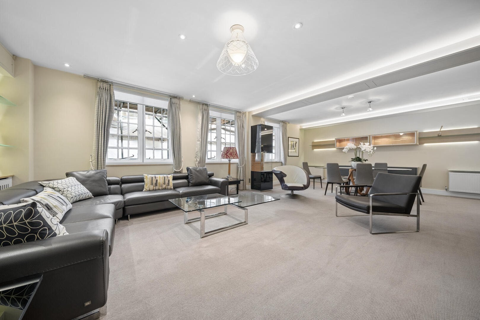 Flat Sloane Street in Greater London