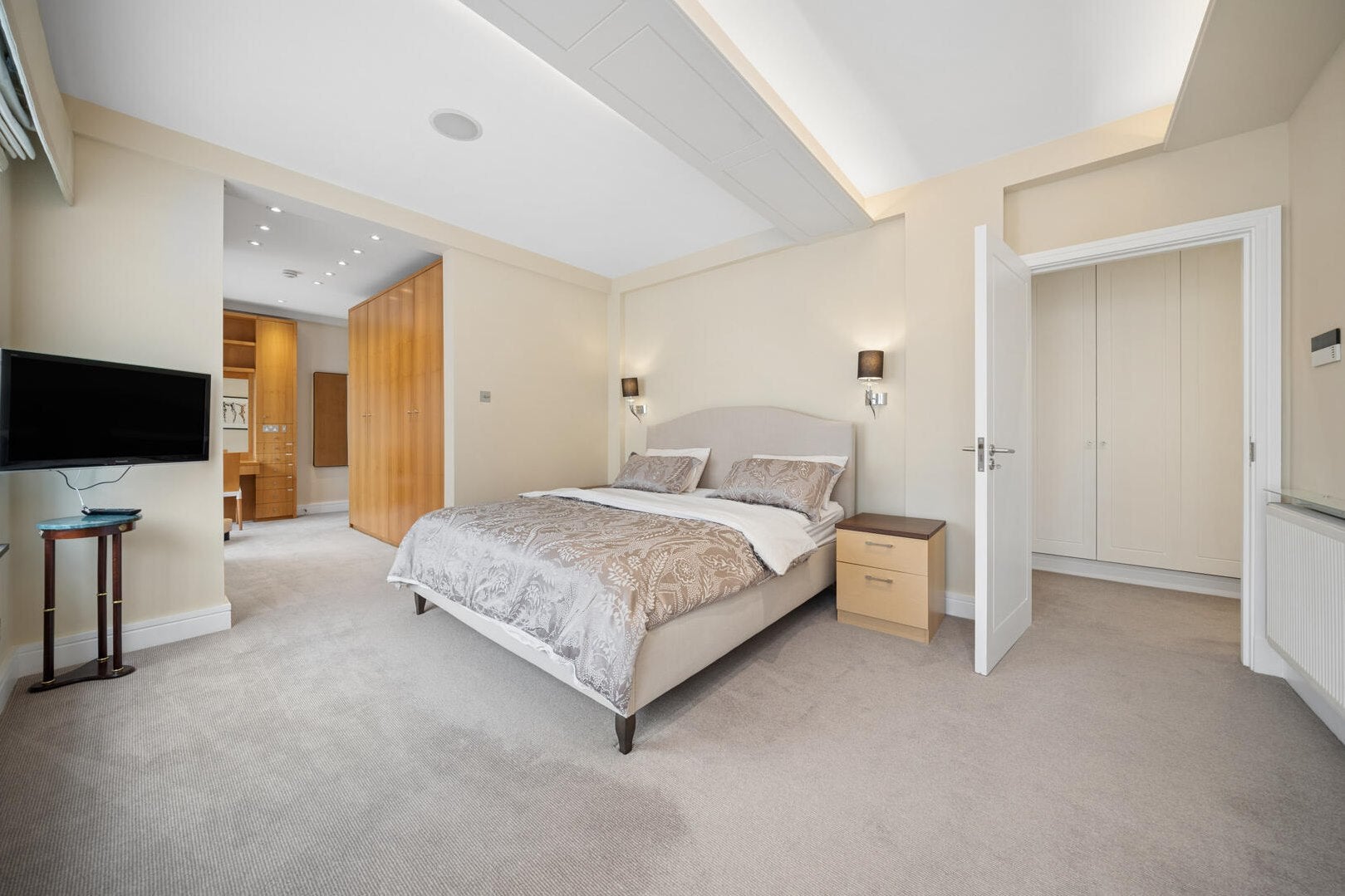 Flat Sloane Street in Greater London