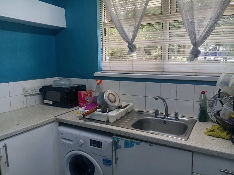 Room Comyns Close in Greater London