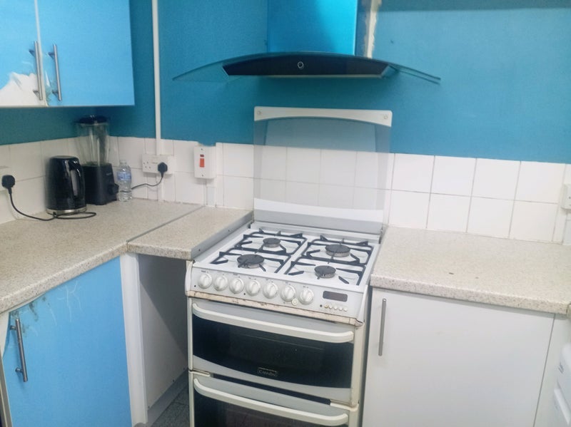Room Comyns Close in Greater London