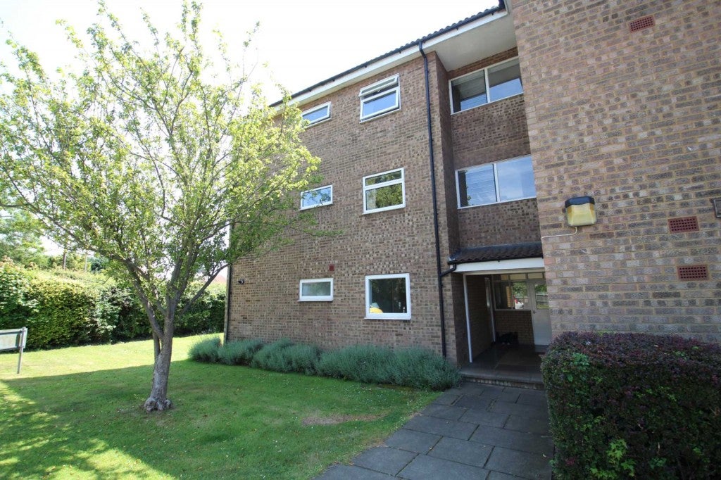 Flat Eastwood Court in Dacorum