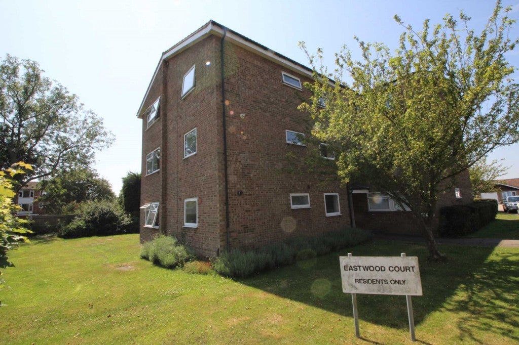Flat Eastwood Court in Dacorum
