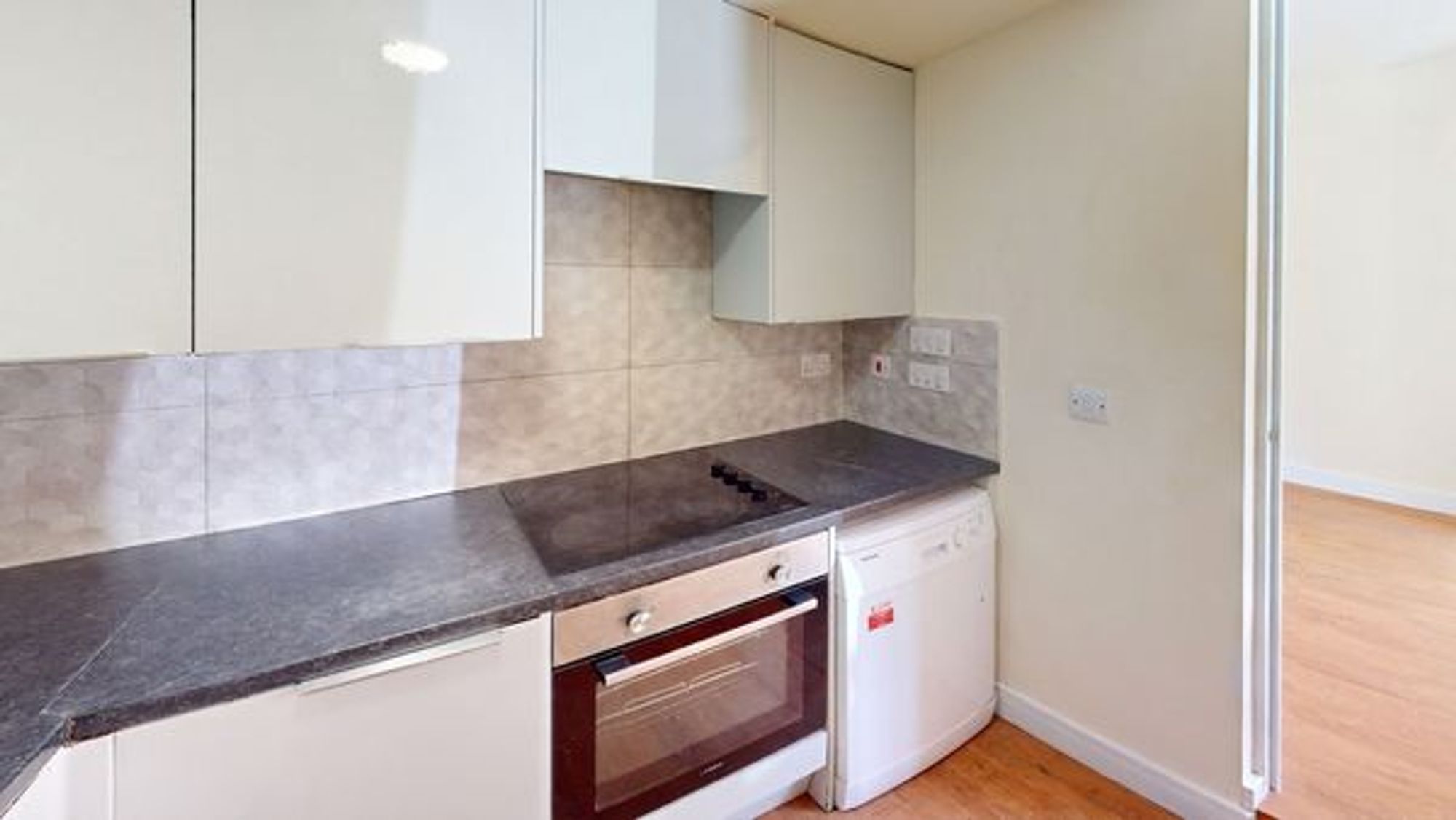 Flat Selhurst Road in Greater London