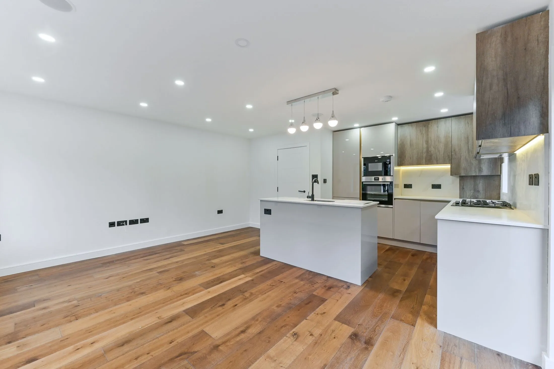 Flat Riddlesdown Road in Greater London