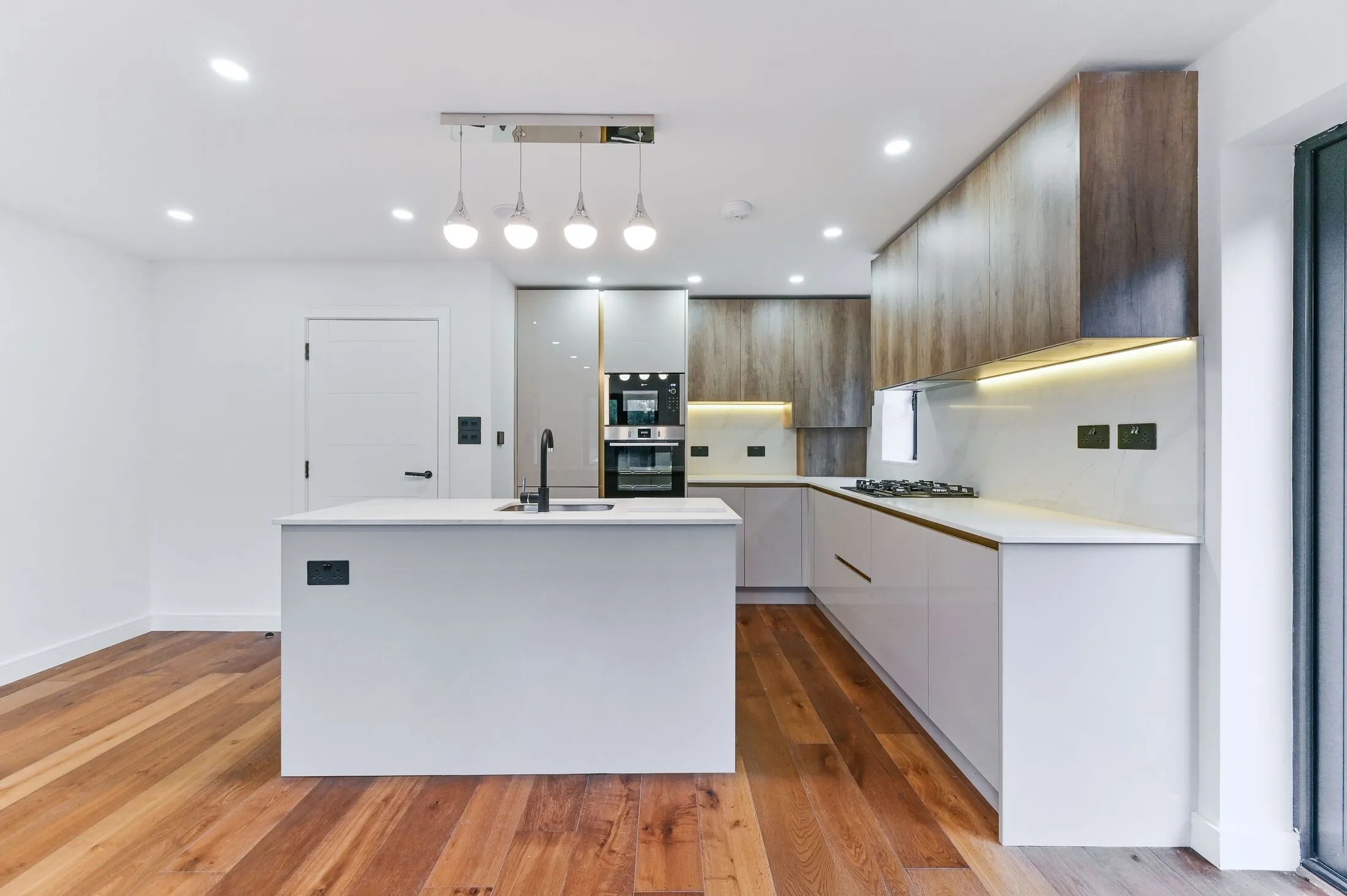 Flat Riddlesdown Road in Greater London