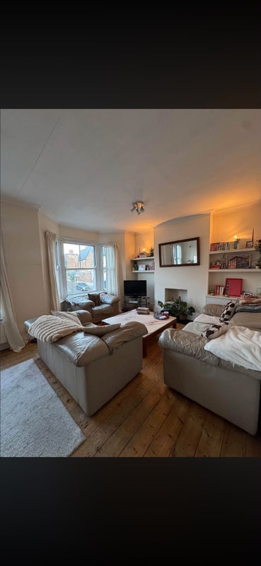 Flat St. Ann's Hill in Greater London