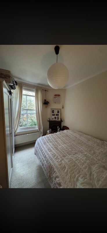 Flat St. Ann's Hill in Greater London